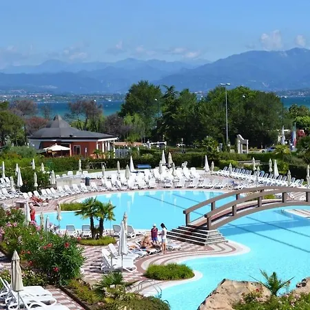 Green Apartment And Pools Desenzano del Garda Exterior photo